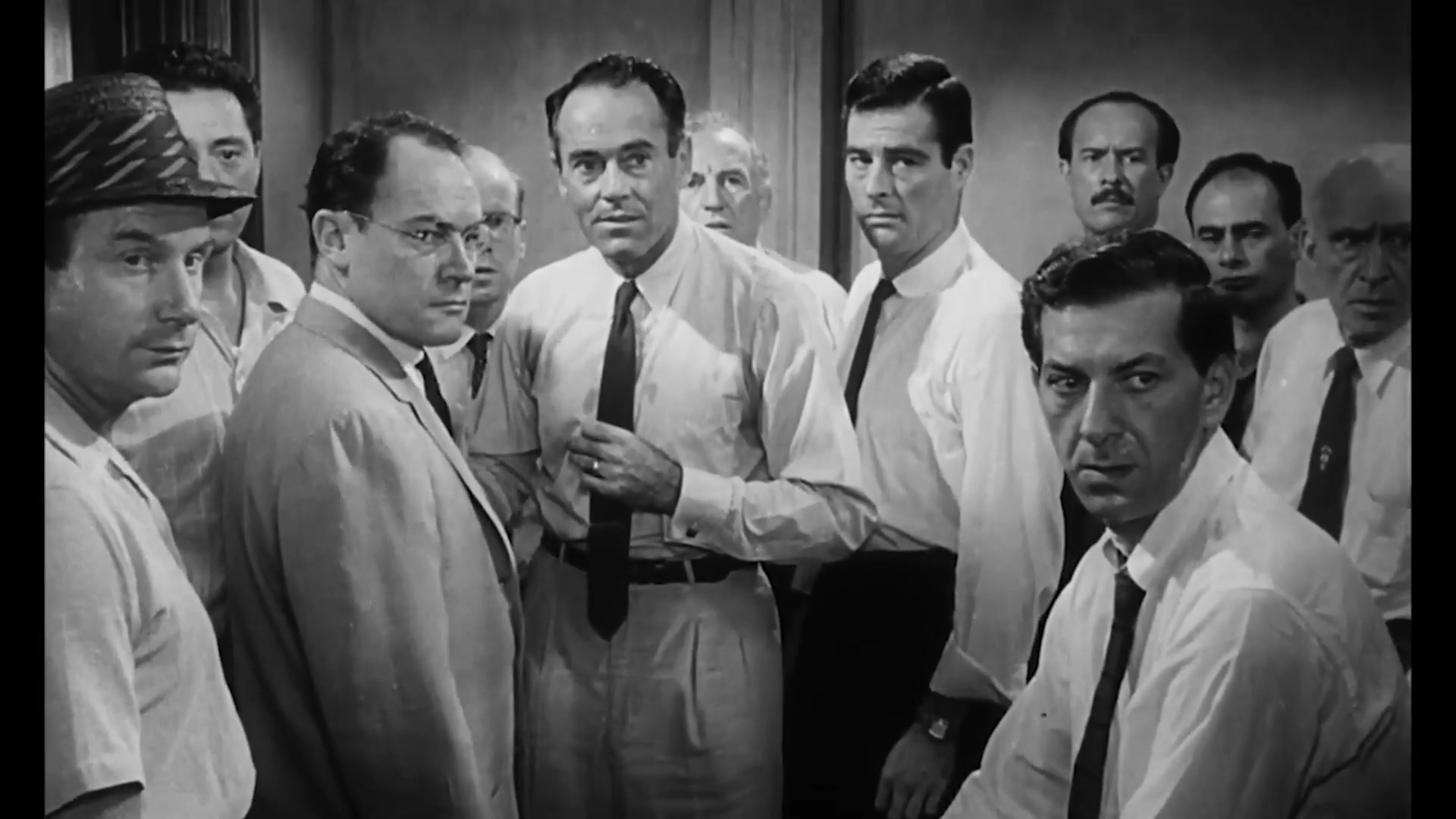 12 Angry Men: uma Ode ao Espírito Crítico e Discussão Sincera